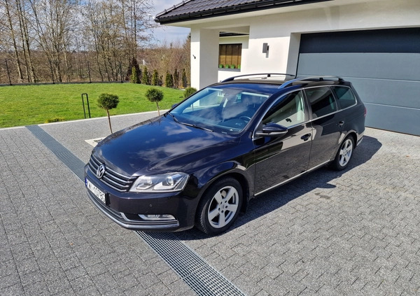 Volkswagen Passat cena 28900 przebieg: 200000, rok produkcji 2011 z Wieliczka małe 121